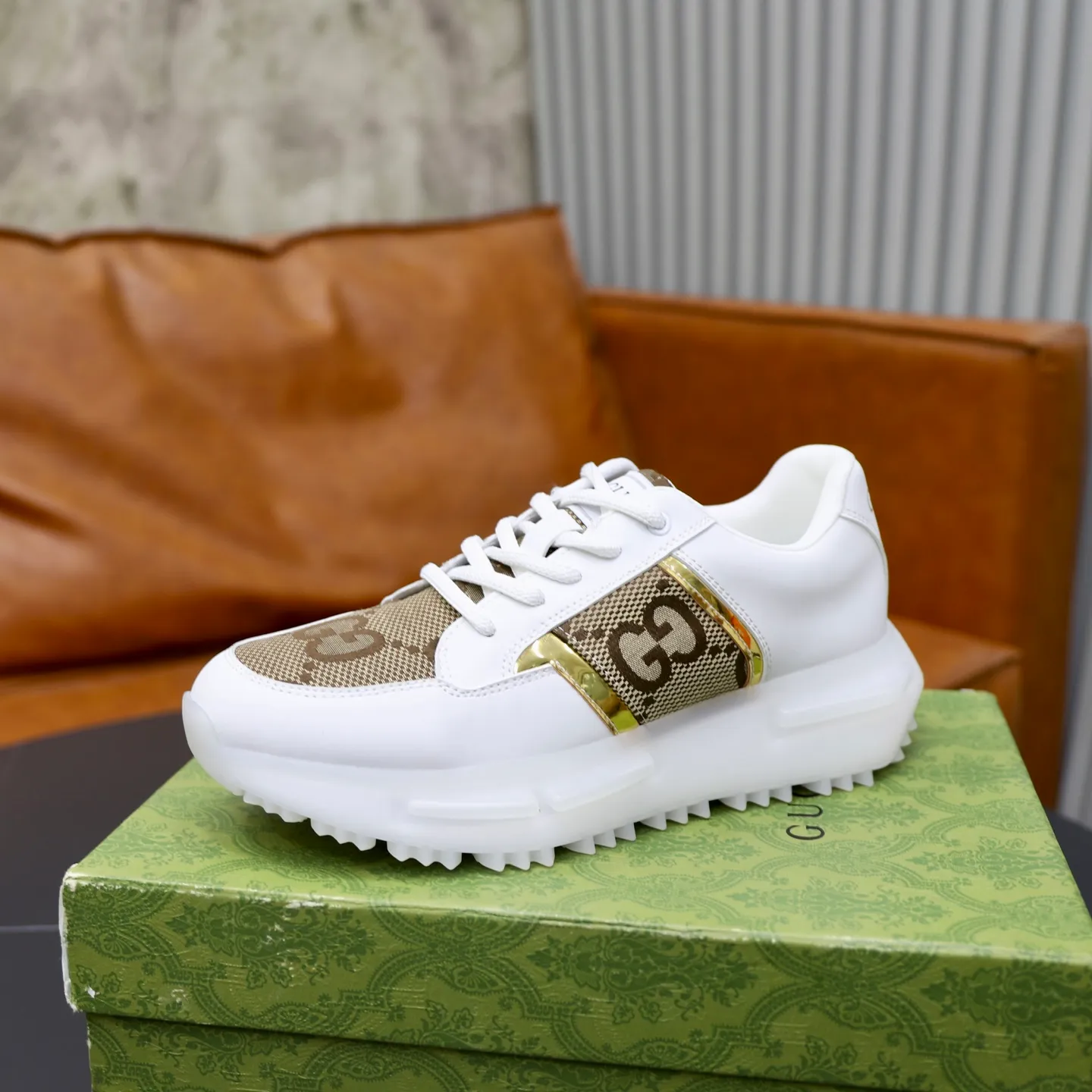 Ex-factory price: 462💰🙅‍♂️🙅‍♂️🙅‍♂️ Brand: GUCCI Standard code: 38-44 (45 customized) Grade: Same as the official website Material: Original material splicing Comfortable and breathable lining Lightweight and wear-resistant sports outsole Style category: Men's fashionable casual shoes Running sneakers Distinguished luxury brand elements Top luxury Color: actual picture color